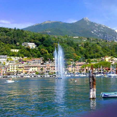 Hotel Lorena Toscolano Maderno Buitenkant foto