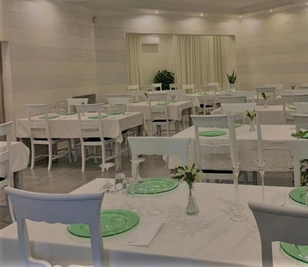 Hotel Lorena Toscolano Maderno Buitenkant foto