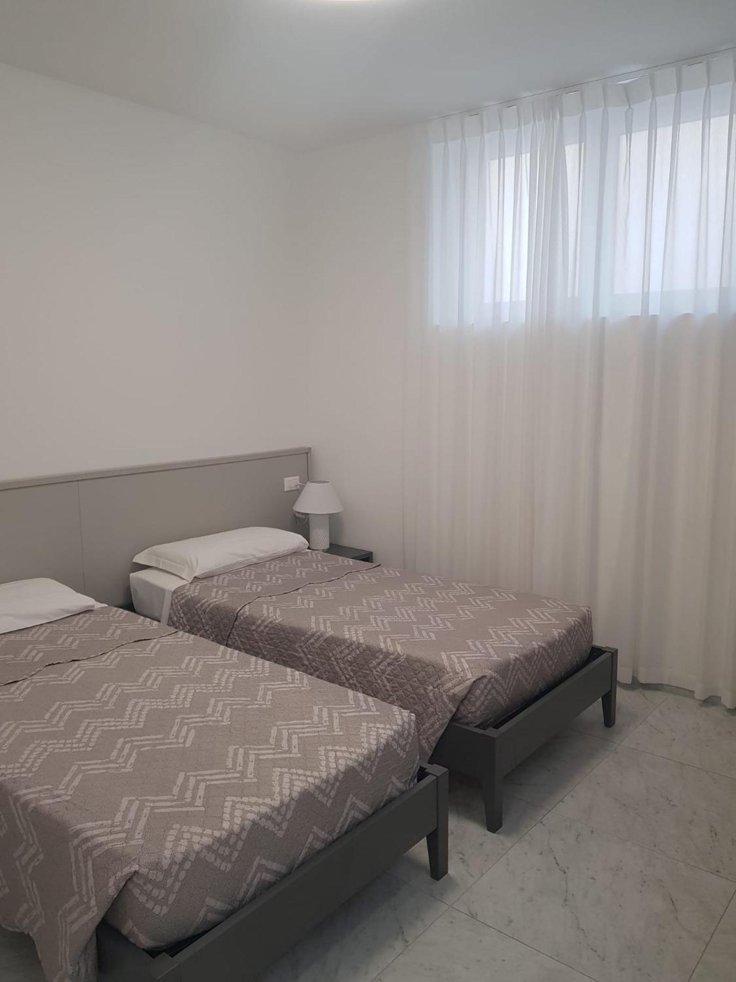 Hotel Lorena Toscolano Maderno Buitenkant foto