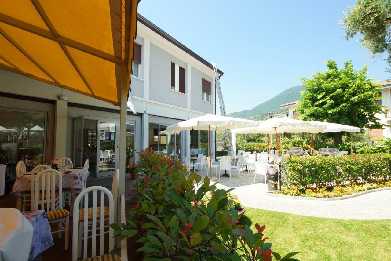 Hotel Lorena Toscolano Maderno Buitenkant foto